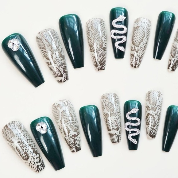 Buy 4get 1 free Snake-Beautiful Press-on Nails for women - Picture 2 of 2
